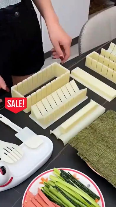 來個按讚👍 追蹤🔔 加購物車🛒 #壽司模具 #飯糰神器 #DIY料理 #手握壽司 #壽司竹簾 #廚房好物 #烘焙用具 #野餐餐盒 #親子DIY #壽司工具 #便當好物 #商用模具 #擺攤必備 #懶人壽司 #高品質 #廚房收納 #手作料理 #美食推薦